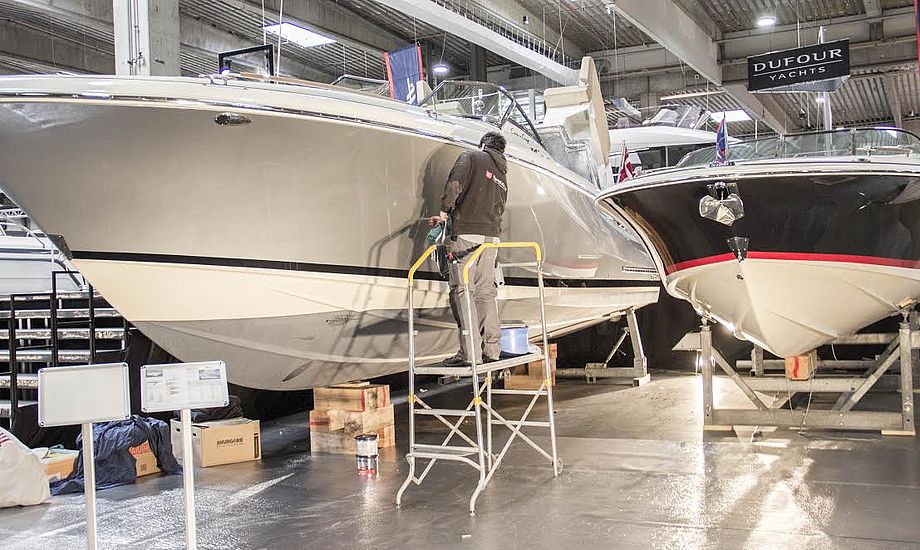 Udstillingens dyreste båd, en Chris Craft 36 til 5,2 millioner kroner, skal naturligvis tage sig godt ud.