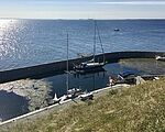 I weekenden ligger typisk 10-20 både ved Flakfortet. Til gengæld er der folk i samtlige af bådene, da der ikke er fastlæggere på øen. Foto: Lars Engelsby Mosbech I weekenden ligger typisk 10-20 både ved Flakfortet. Til gengæld er der folk i samtlige af bådene, da der ikke er fastlæggere på øen. Foto: Lars Engelsby Mosbech