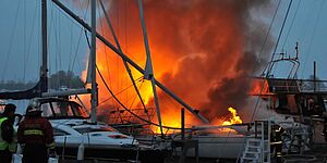 Fire både brændte i Ishøj fornylig. Foto: Michael Rosengaard, www.brand-ishoj.dk Fire både brændte i Ishøj fornylig. Foto: Michael Rosengaard, www.brand-ishoj.dk