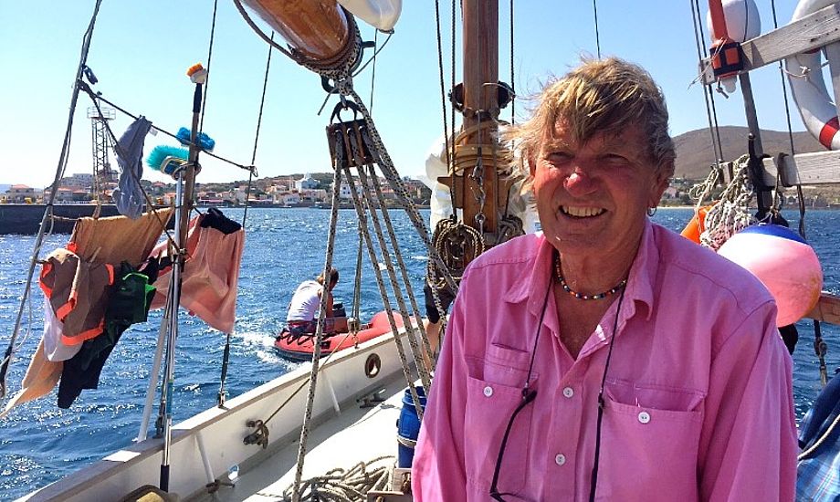 Troels Kløvedal holdt foredrag hos Dansk Marine Center i 2015 i Egå. I flere år led han af sygdommen ALS. Foto: Troels Lykke Troels Kløvedal holdt foredrag hos Dansk Marine Center i 2015 i Egå. I flere år led han af sygdommen ALS. Foto: Troels Lykke